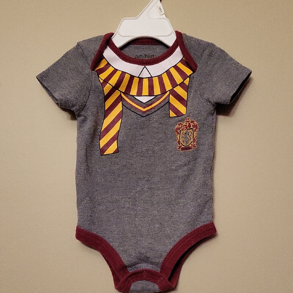 Harry Potter grey/maroon short sleeve onesie/bodysuit